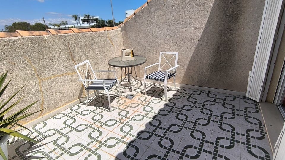 3 soverom Kjedet enebolig til salgs i Ciudad Quesada med svømmebasseng - € 189 900 (Ref: 9525275)