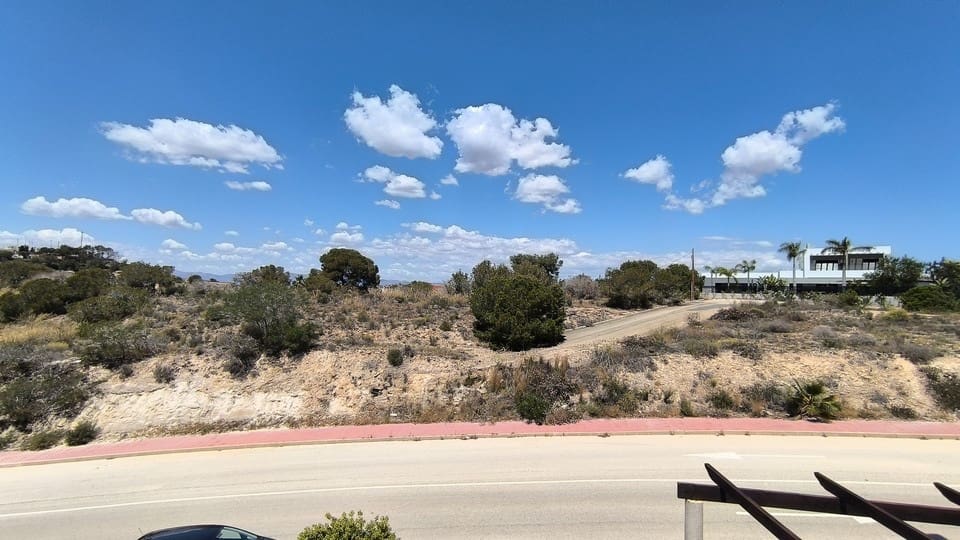 3 soverom Kjedet enebolig til salgs i Ciudad Quesada med svømmebasseng - € 189 900 (Ref: 9525275)