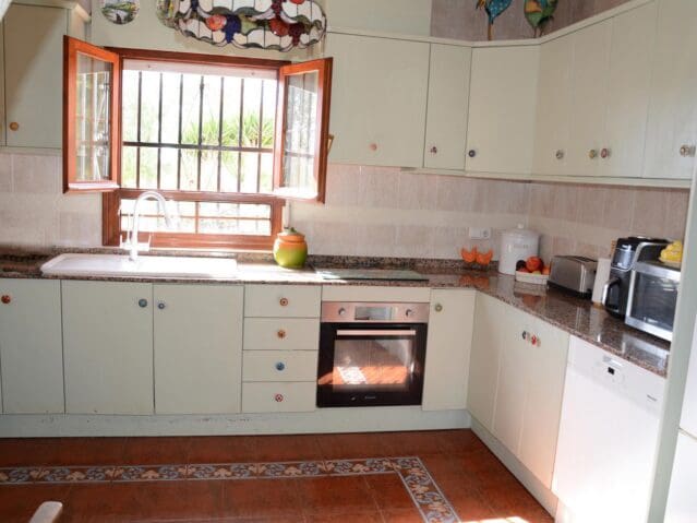 4 bedroom Villa for sale in Daya Vieja with pool - € 595,000 (Ref: 9532731)