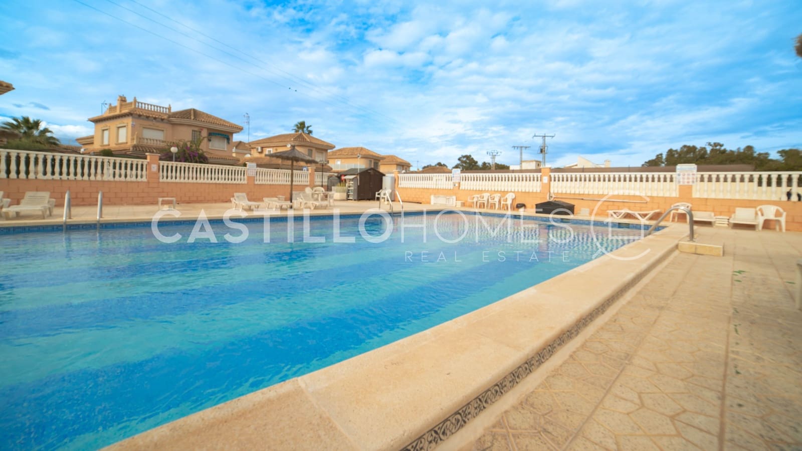 2 Zimmer Bungalow zu verkaufen in Torrevieja mit Pool - 132.000 € (Ref: 9534402)