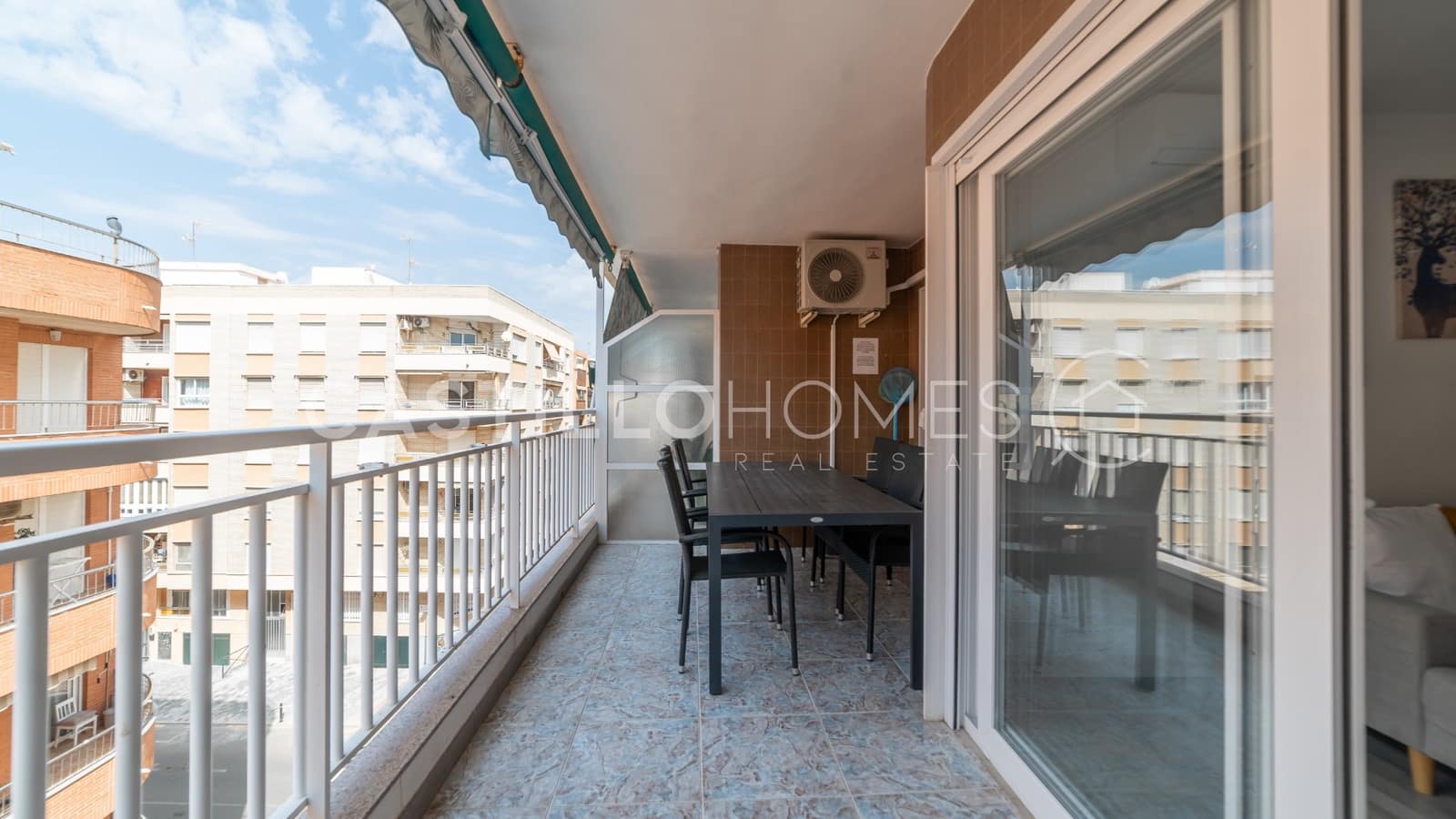 Apartamento de 3 habitaciones en Torrevieja en venta - 290.000 € (Ref: 9534407)