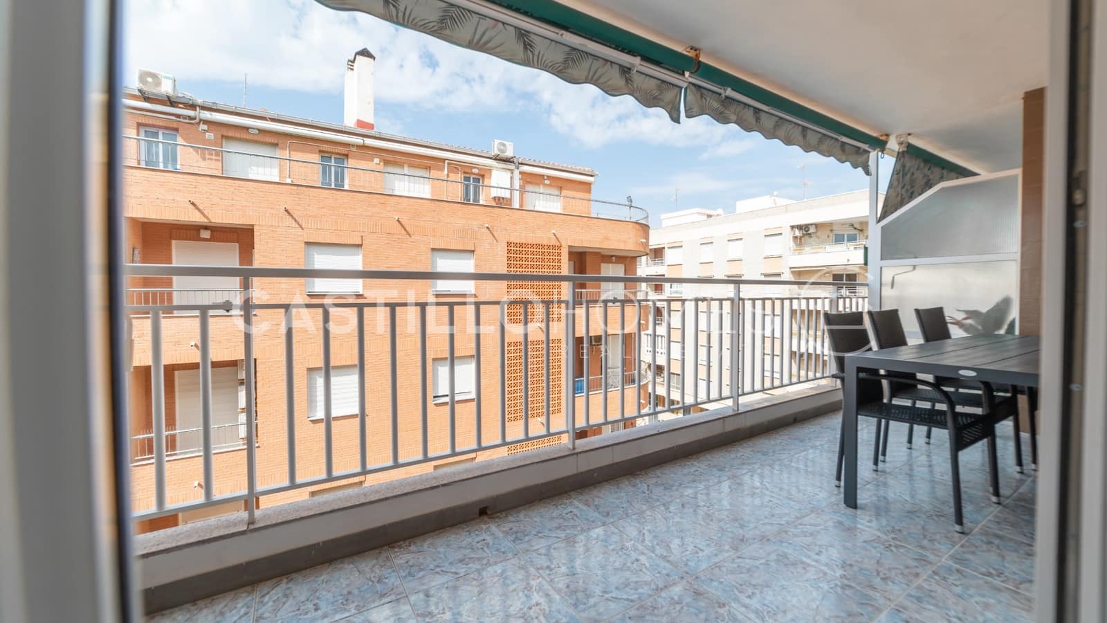 Apartamento de 3 habitaciones en Torrevieja en venta - 290.000 € (Ref: 9534407)