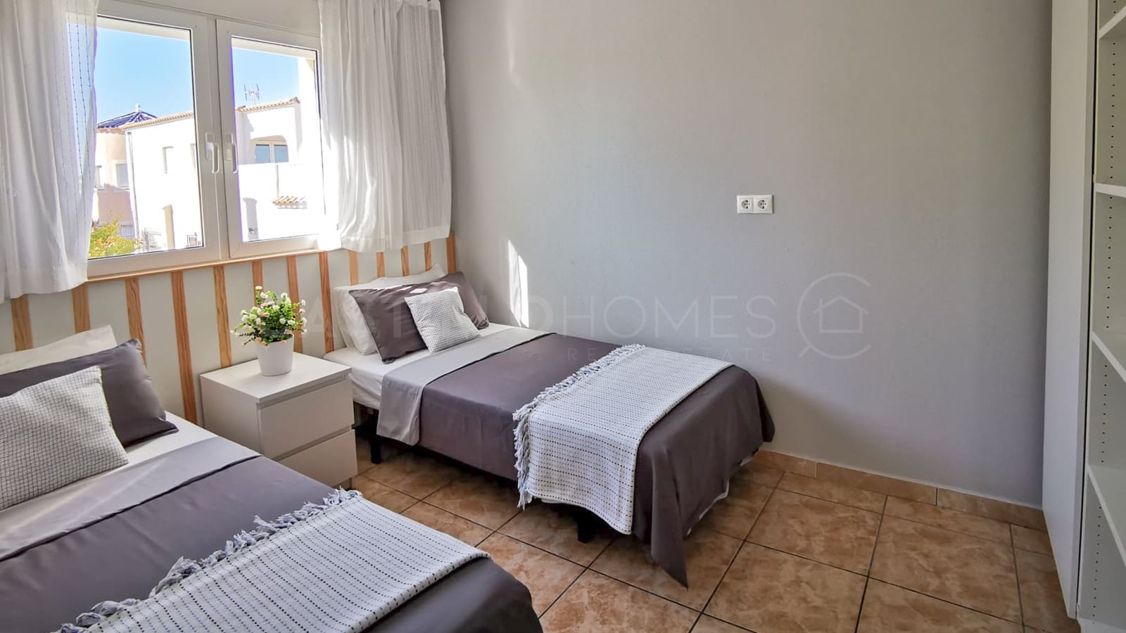 Chalet de 5 habitaciones en Orihuela Costa en venta con piscina - 450.000 € (Ref: 9534408)