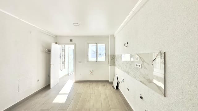 3 sypialnia Dom szeregowy na sprzedaż w Torrevieja z basenem - 249 900 € (Ref: 9534428)