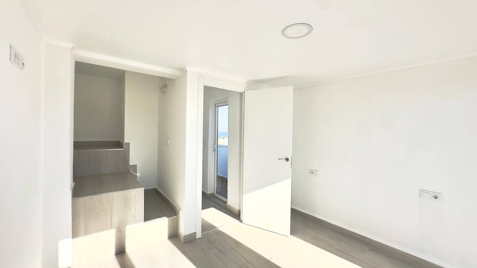 3 sypialnia Dom szeregowy na sprzedaż w Torrevieja z basenem - 249 900 € (Ref: 9534428)