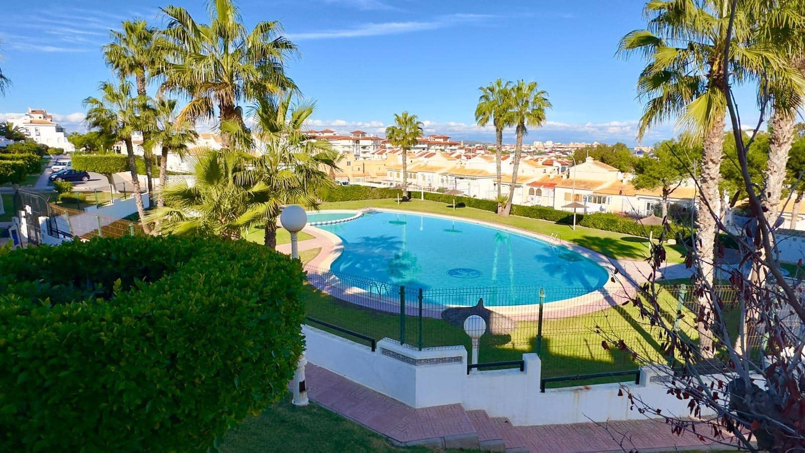 3 sypialnia Dom szeregowy na sprzedaż w Torrevieja z basenem - 249 900 € (Ref: 9534428)