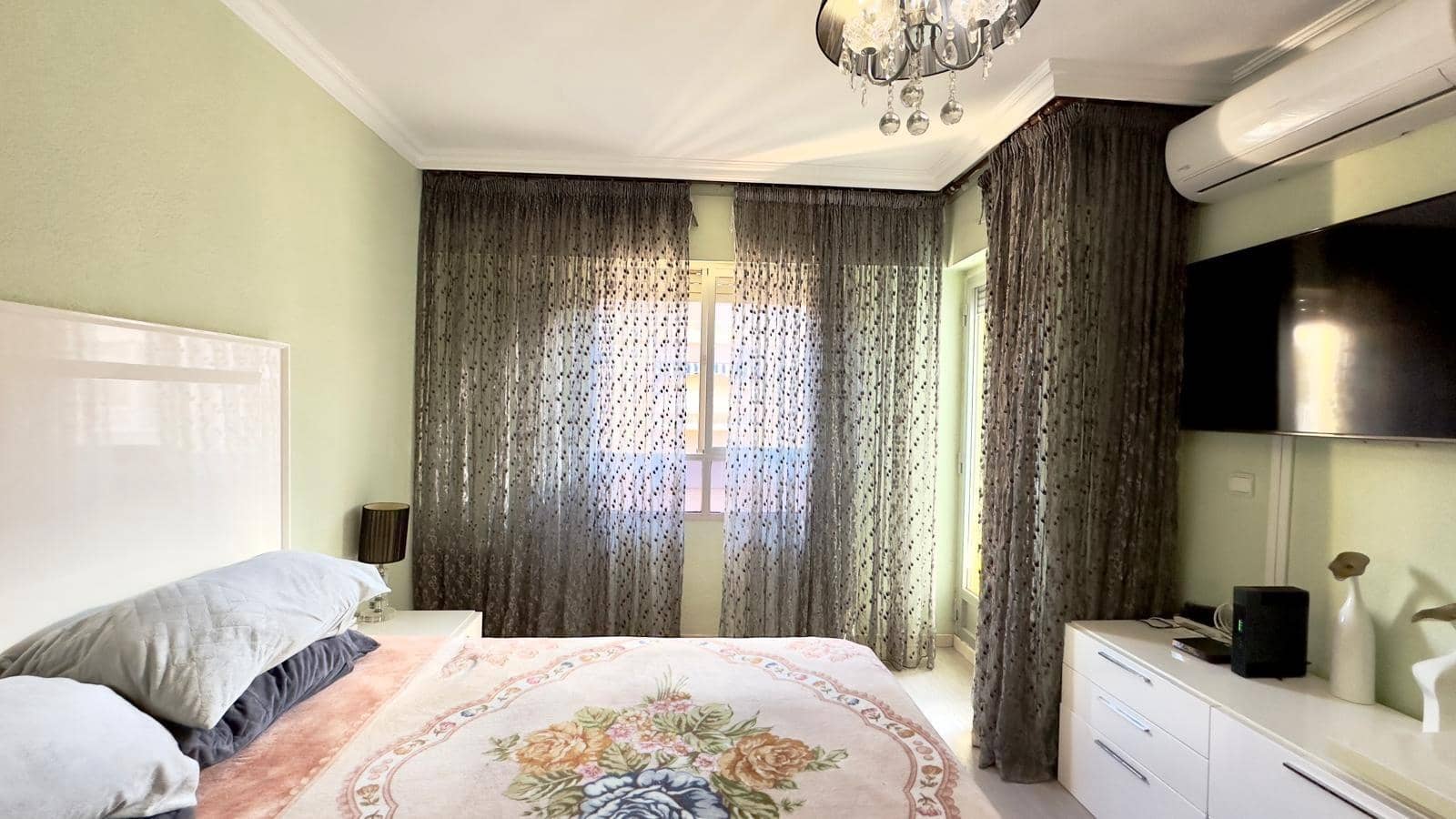 Apartamento de 4 habitaciones en Torrevieja en venta con piscina - 199.900 € (Ref: 9534429)