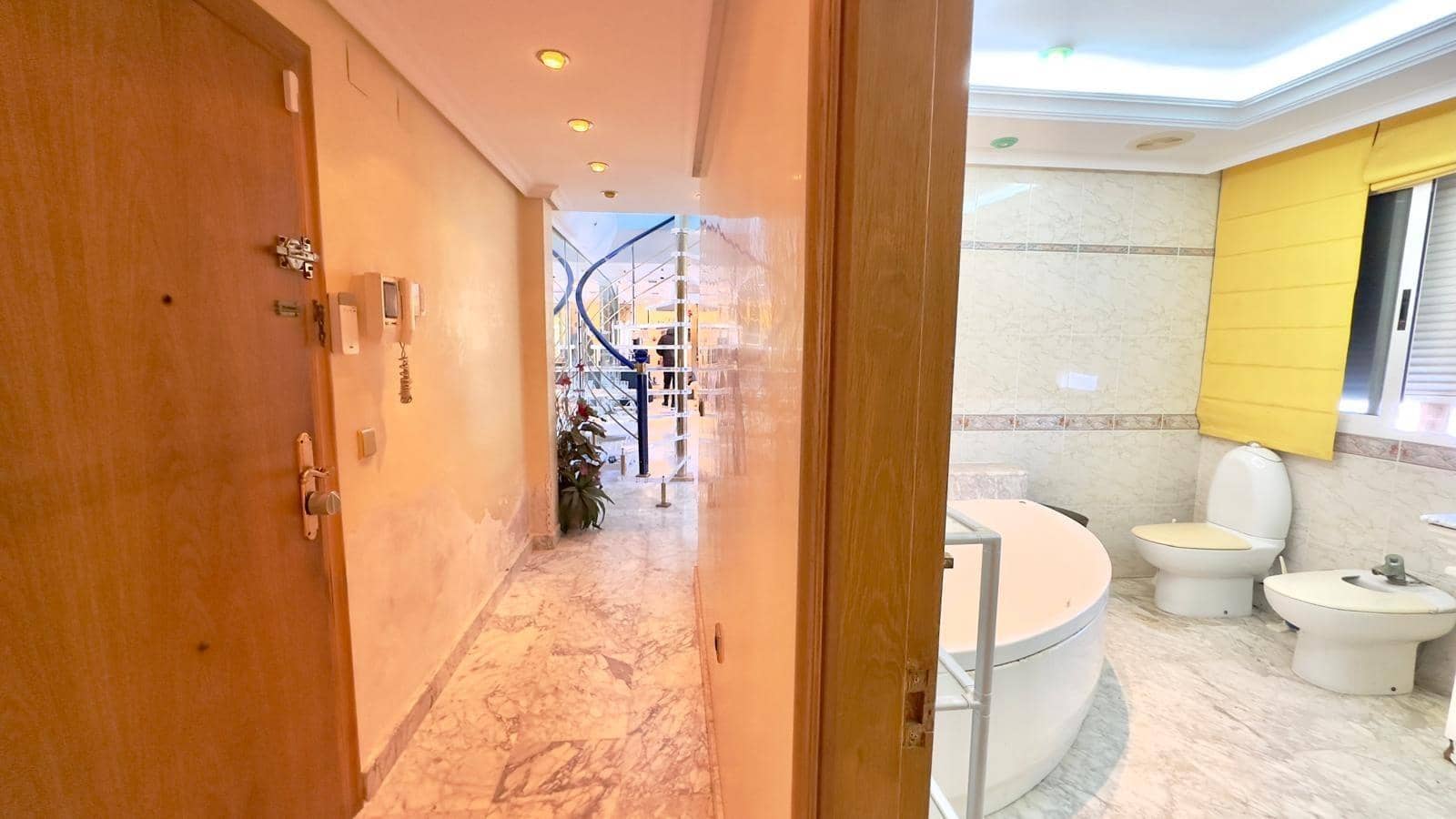 2 soveværelse Penthouse til salg i Torrevieja med garage - € 449.900 (Ref: 9534431)