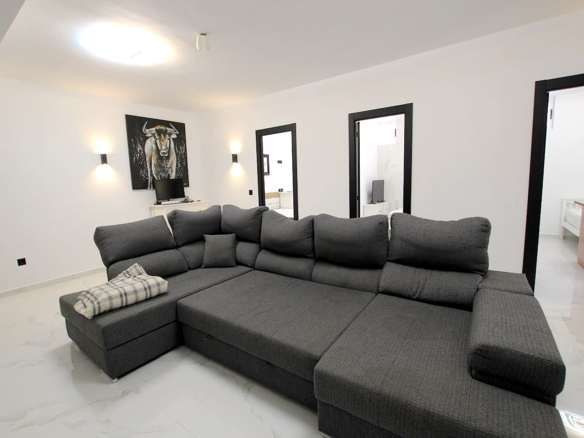 6 soverom Villa til salgs i Lo Crispin med svømmebasseng - € 395 000 (Ref: 9542019)