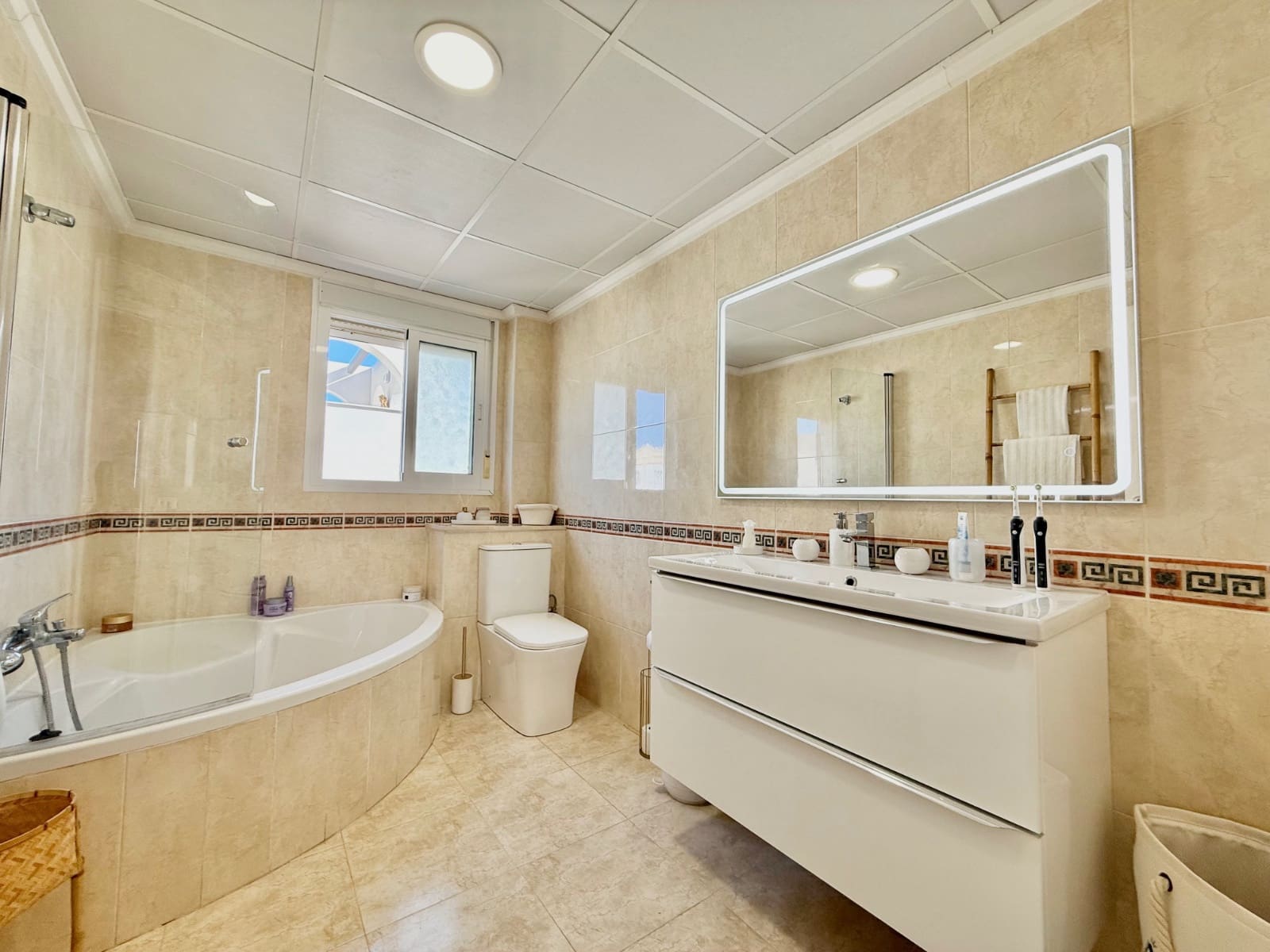 3 slaapkamer Halfvrijstaande villa te koop in Ciudad Quesada met zwembad - € 299.000 (Ref: 9544049)