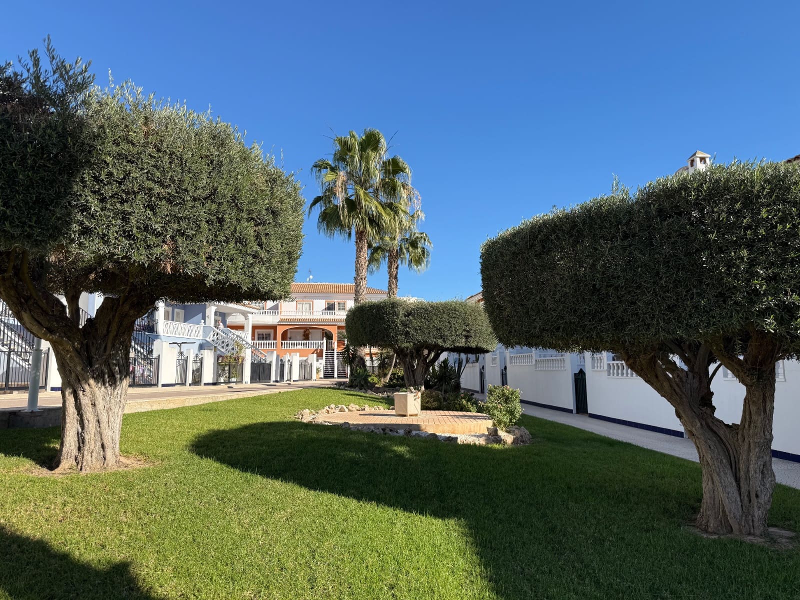 3 slaapkamer Halfvrijstaande villa te koop in Ciudad Quesada met zwembad - € 299.000 (Ref: 9544049)