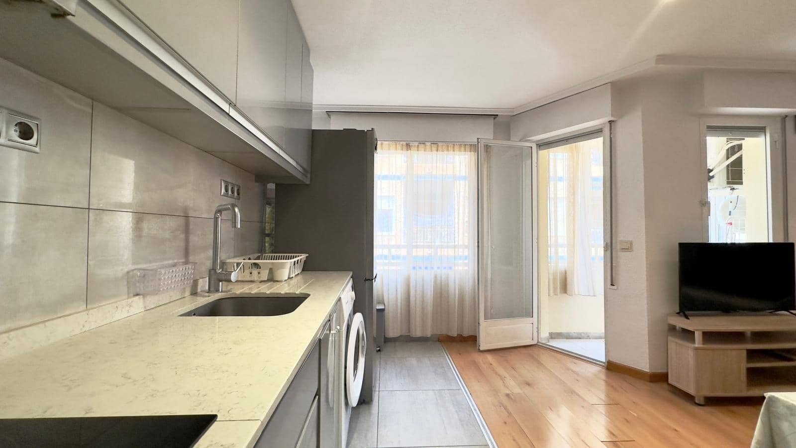 2 bedroom Apartment for sale in Torrevieja - € 149,900 (Ref: 9553156)