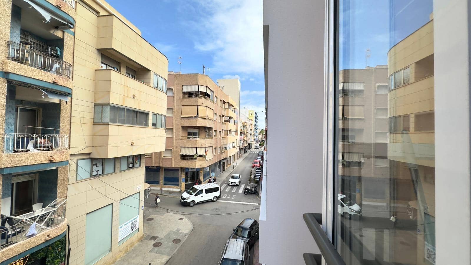2 bedroom Apartment for sale in Torrevieja - € 149,900 (Ref: 9553156)