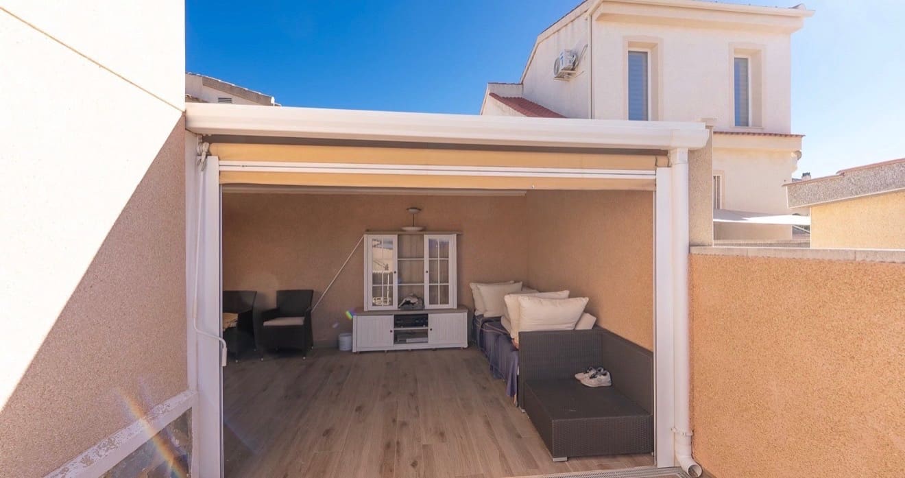 2 sypialnia Willa na sprzedaż w Ciudad Quesada z basenem - 297 500 € (Ref: 9563975)