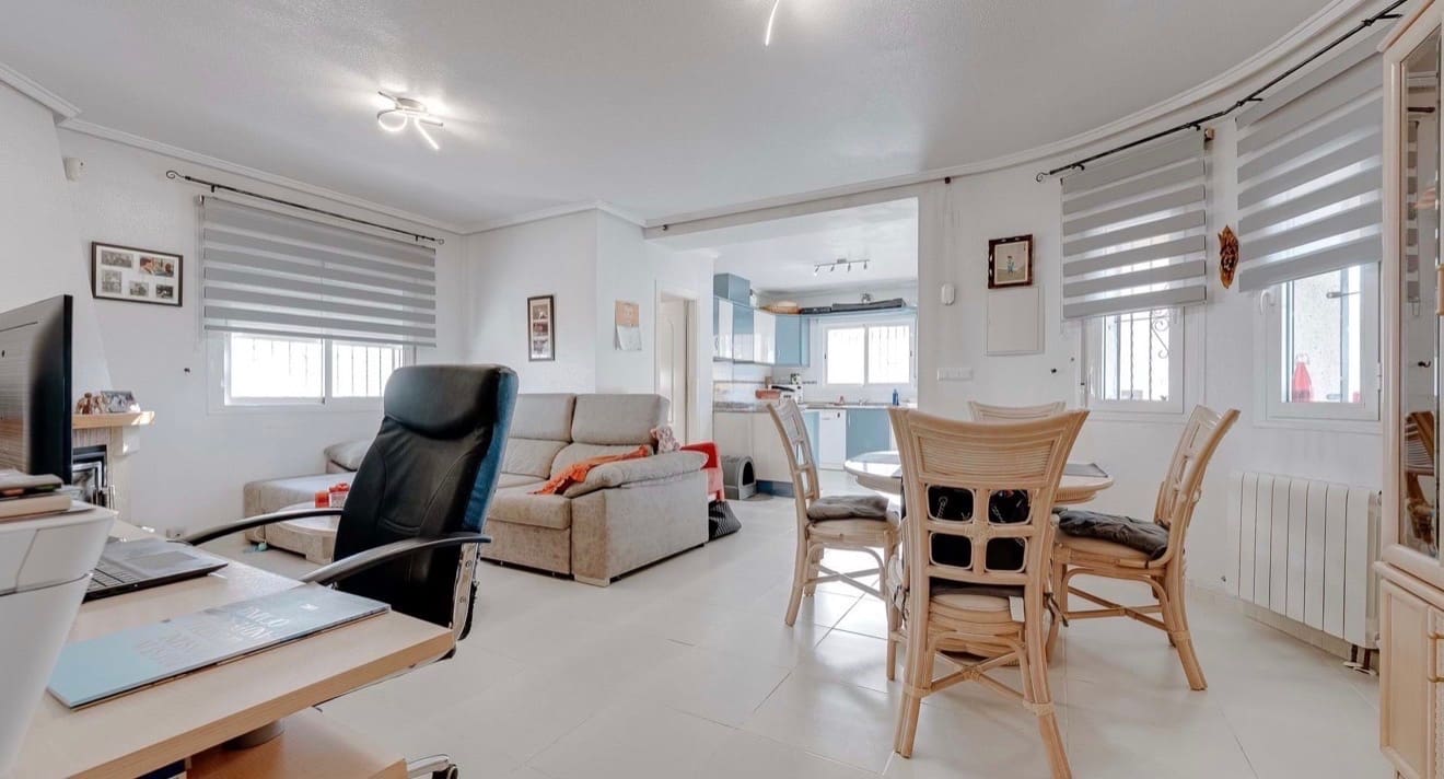 2 sypialnia Willa na sprzedaż w Ciudad Quesada z basenem - 297 500 € (Ref: 9563975)