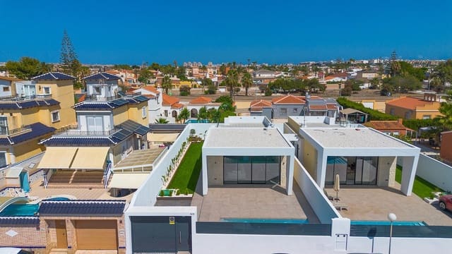 3 chambre Villa/Maison à vendre à Torrevieja avec piscine - 700 000 € (Ref: 9566250)