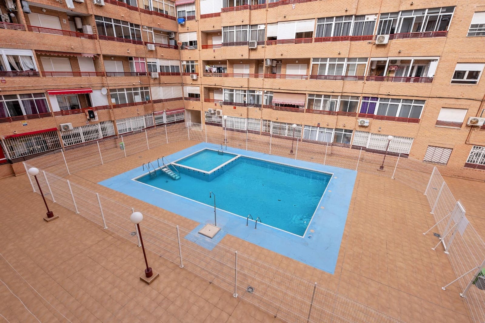 1 slaapkamer Appartement te koop in Torrevieja met zwembad - € 107.990 (Ref: 9569457)