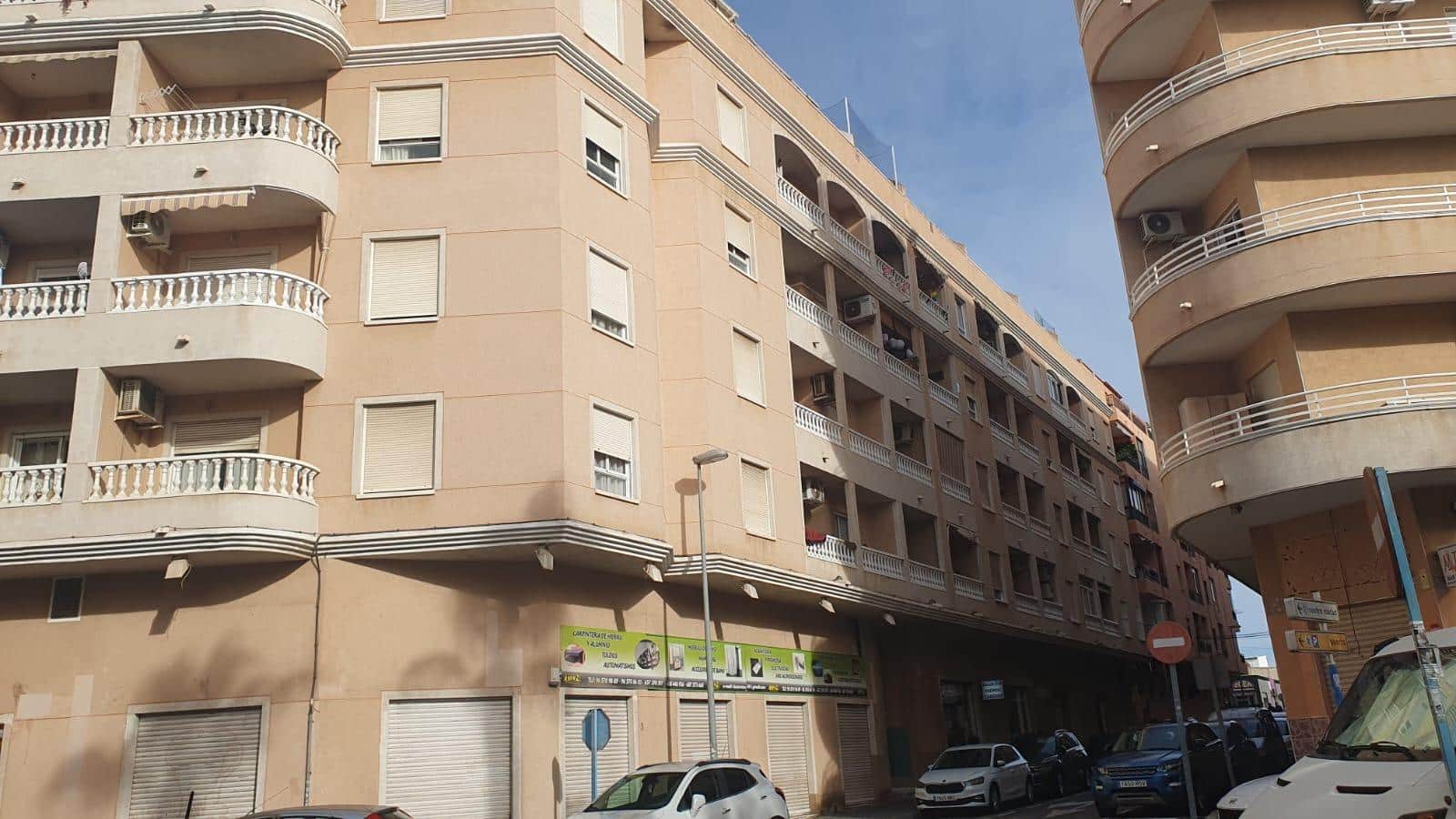 2 quarto Penthouse para venda em Torrevieja com piscina - 119 000 € (Ref: 9569458)