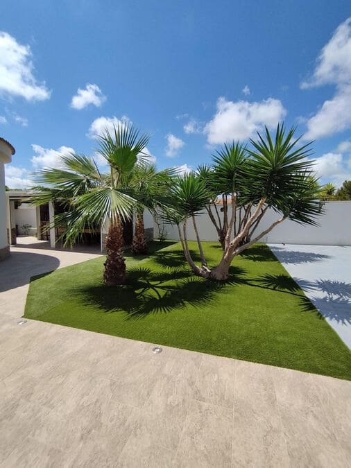 5 sypialnia Willa na sprzedaż w Torrevieja z basenem - 780 000 € (Ref: 9585141)