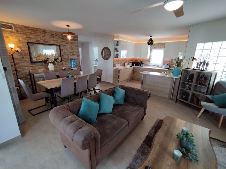 5 sypialnia Willa na sprzedaż w Torrevieja z basenem - 780 000 € (Ref: 9585141)