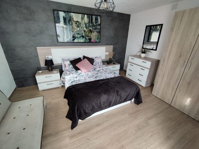 5 sypialnia Willa na sprzedaż w Torrevieja z basenem - 780 000 € (Ref: 9585141)