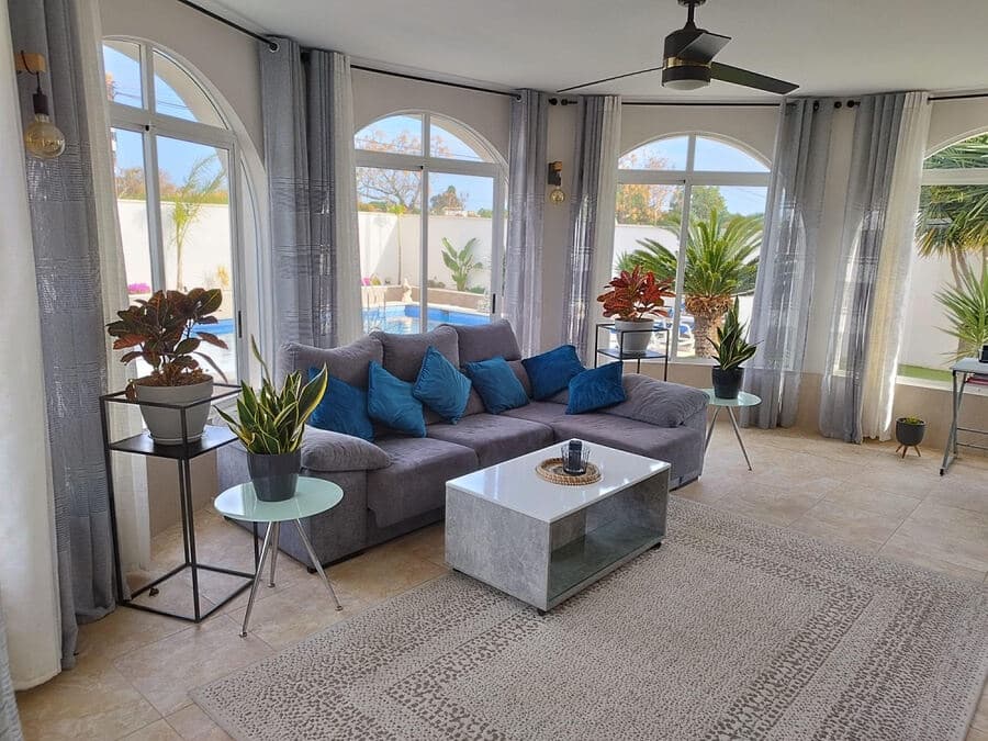 5 sypialnia Willa na sprzedaż w Torrevieja z basenem - 780 000 € (Ref: 9585141)