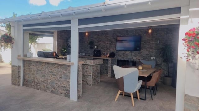 5 sypialnia Willa na sprzedaż w Torrevieja z basenem - 780 000 € (Ref: 9585141)