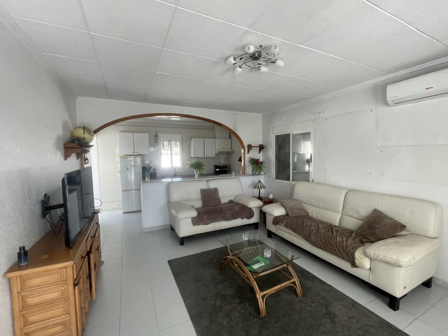 3 makuuhuone Huvila myytävänä paikassa Torrevieja mukana 
autotalli - 268 000 € (Ref: 9585142)