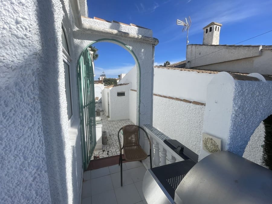 3 makuuhuone Huvila myytävänä paikassa Torrevieja mukana 
autotalli - 268 000 € (Ref: 9585142)