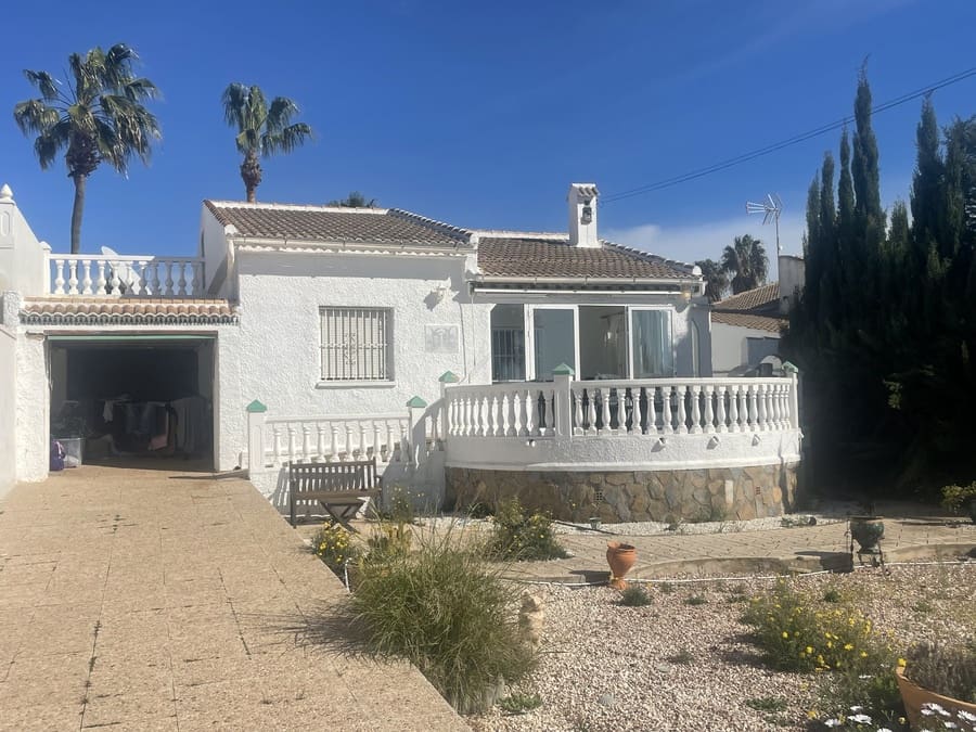 3 makuuhuone Huvila myytävänä paikassa Torrevieja mukana 
autotalli - 268 000 € (Ref: 9585142)