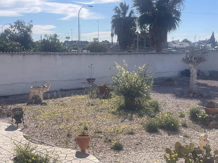 3 makuuhuone Huvila myytävänä paikassa Torrevieja mukana 
autotalli - 268 000 € (Ref: 9585142)