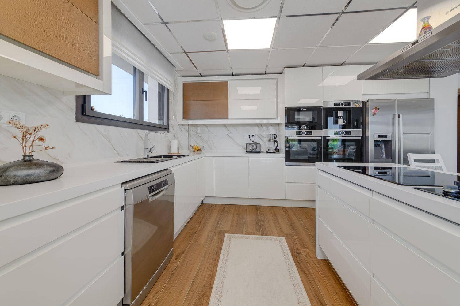 3 sypialnia Willa na sprzedaż w Torrevieja z basenem garażem - 1 250 000 € (Ref: 9586780)