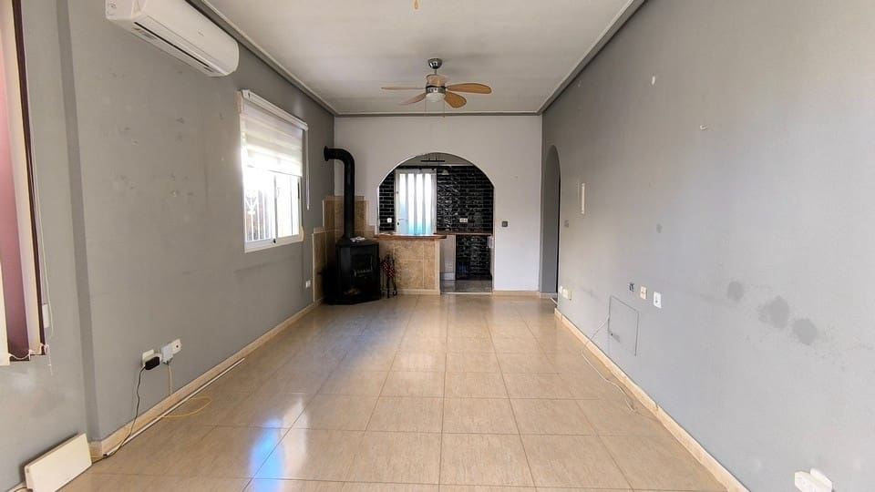 3 bedroom Villa for sale in Lo Crispin with pool - € 207,000 (Ref: 9586787)