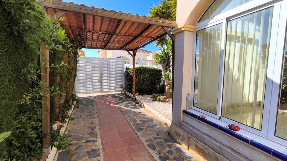 3 bedroom Villa for sale in Lo Crispin with pool - € 207,000 (Ref: 9586787)