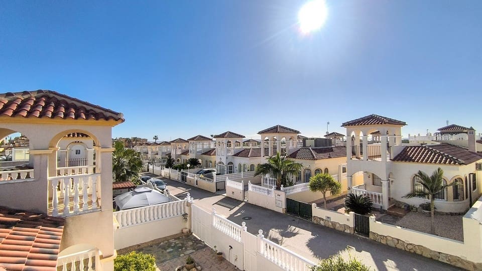 3 bedroom Villa for sale in Lo Crispin with pool - € 207,000 (Ref: 9586787)