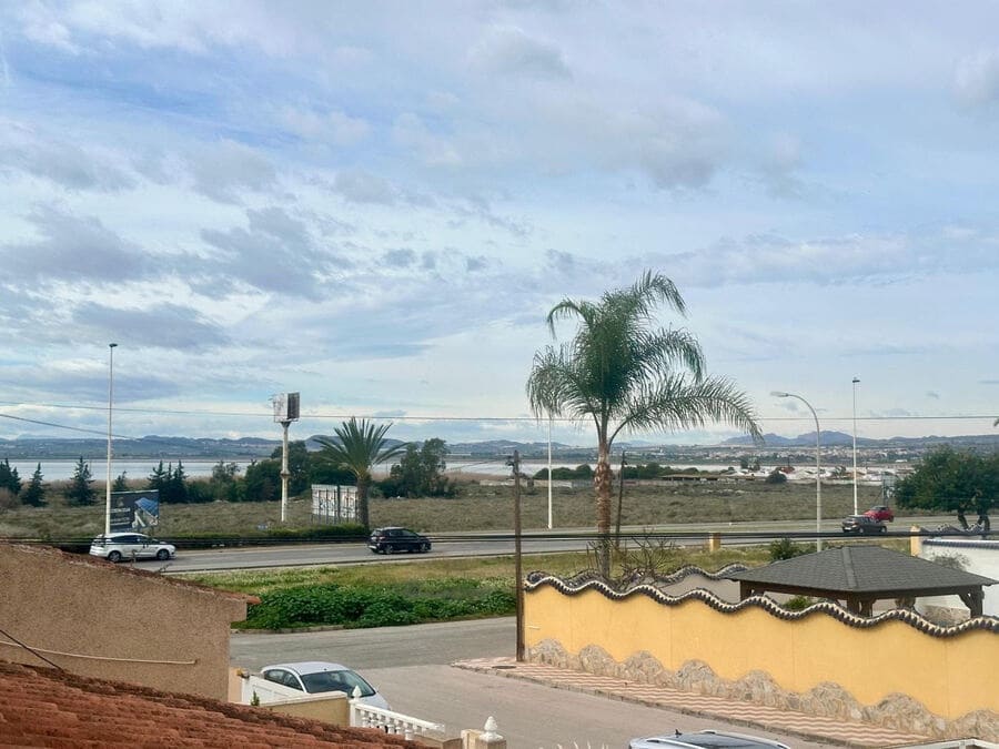 2 sovrum Villa till salu i Torrevieja - 215 000 € (Ref: 9590477)