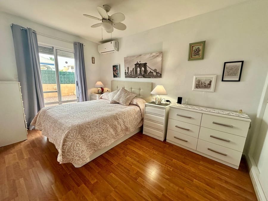 2 sovrum Villa till salu i Torrevieja - 215 000 € (Ref: 9590477)