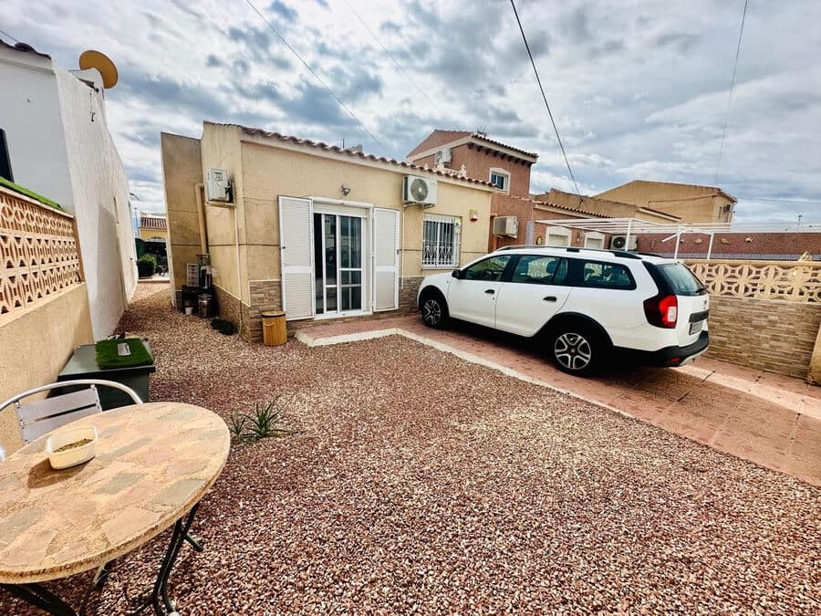 2 sovrum Villa till salu i Torrevieja - 215 000 € (Ref: 9590477)