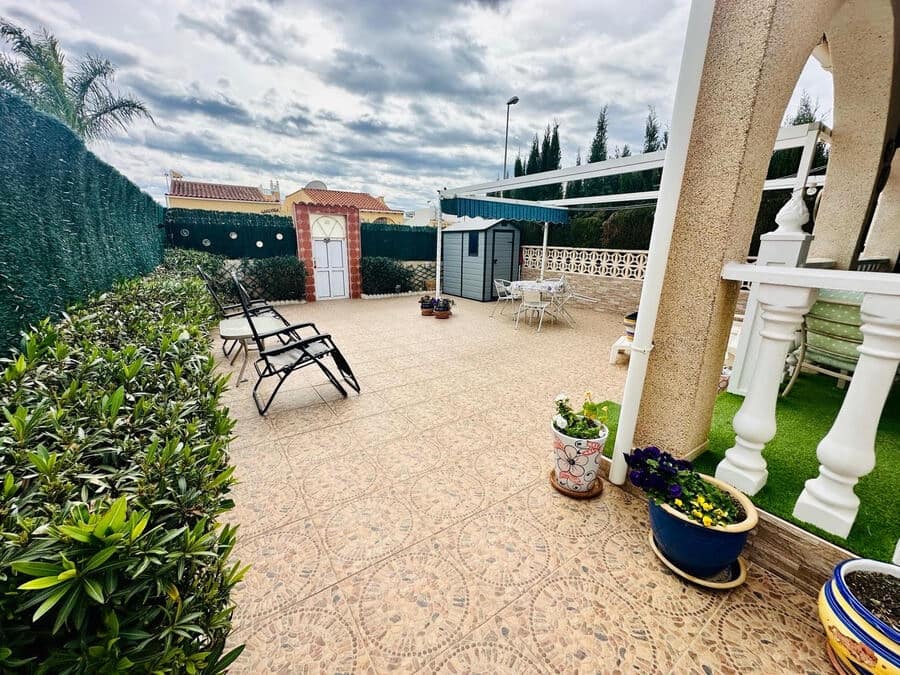 2 sovrum Villa till salu i Torrevieja - 215 000 € (Ref: 9590477)