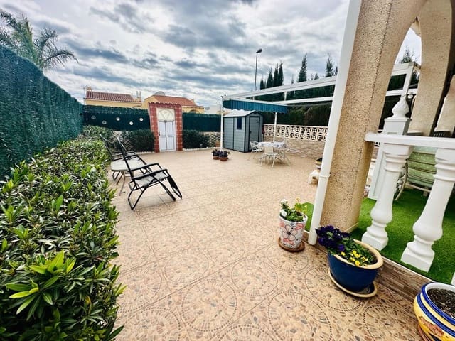 2 bedroom Villa for sale in Torrevieja - € 215,000 (Ref: 9590477)