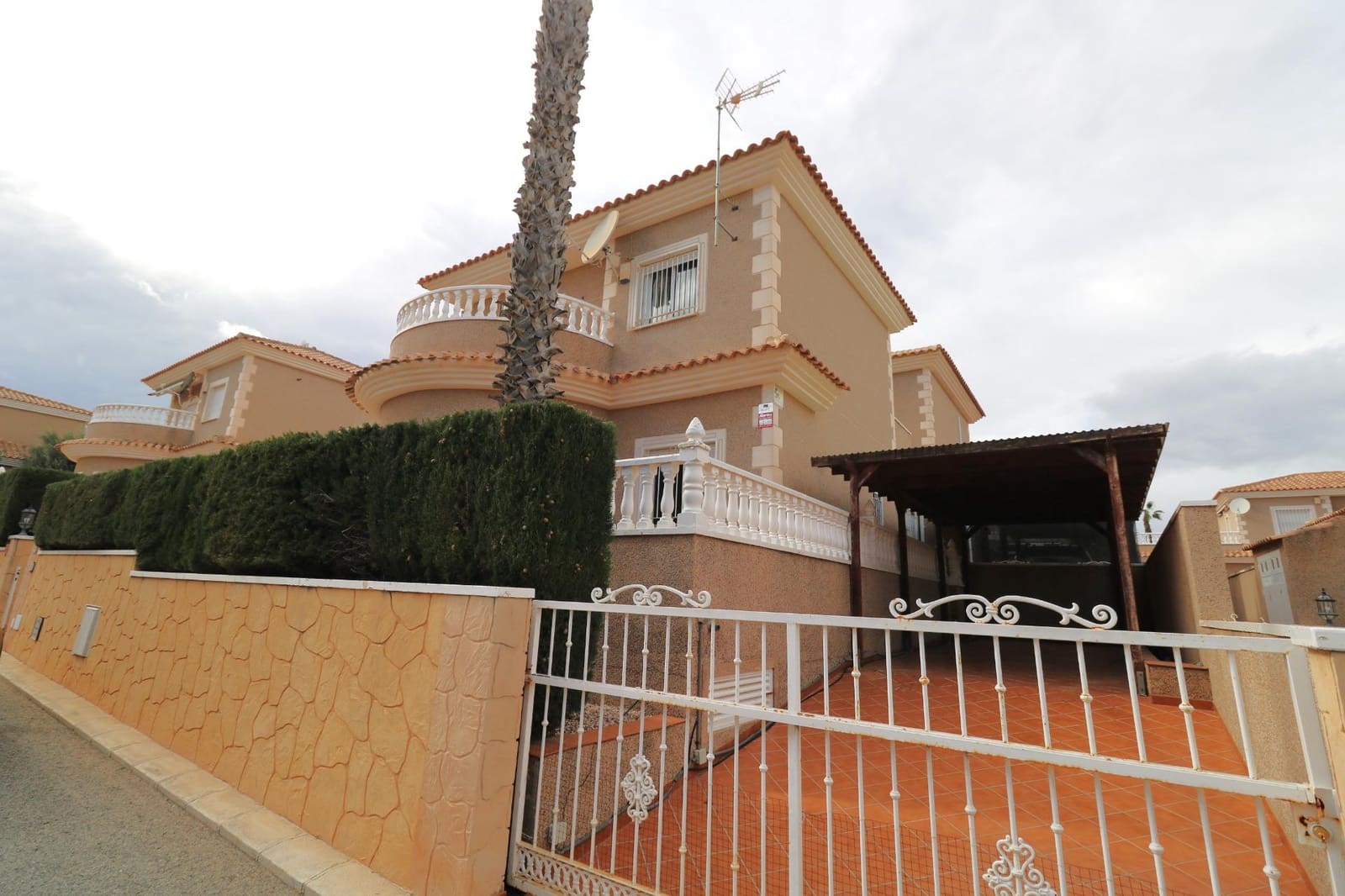 4 sypialnia Willa na sprzedaż w Torrevieja - 360 000 € (Ref: 9605414)