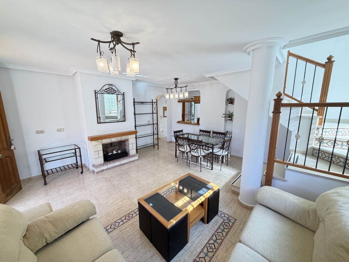 3 makuuhuone Huvila myytävänä paikassa Villamartin mukana uima-altaan - 375 000 € (Ref: 9605428)