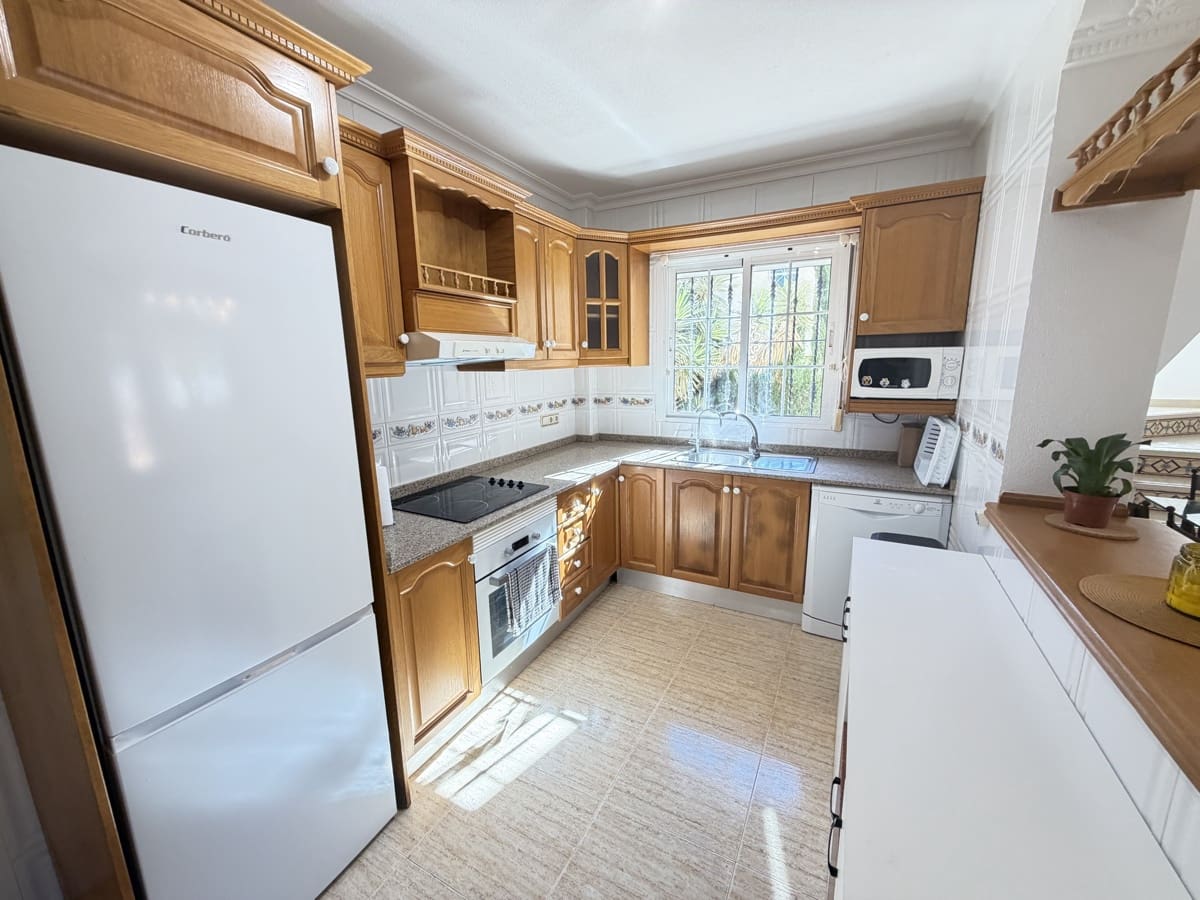 3 makuuhuone Huvila myytävänä paikassa Villamartin mukana uima-altaan - 375 000 € (Ref: 9605428)