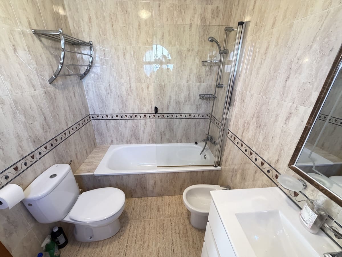 3 makuuhuone Huvila myytävänä paikassa Villamartin mukana uima-altaan - 375 000 € (Ref: 9605428)