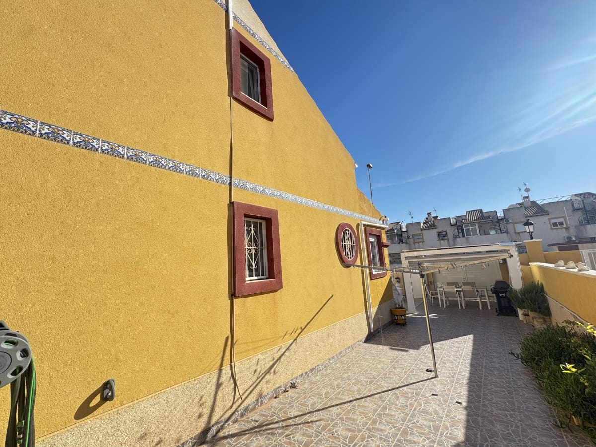 2 bedroom Townhouse for sale in Cabo Roig with pool - € 219,000 (Ref: 9605433)