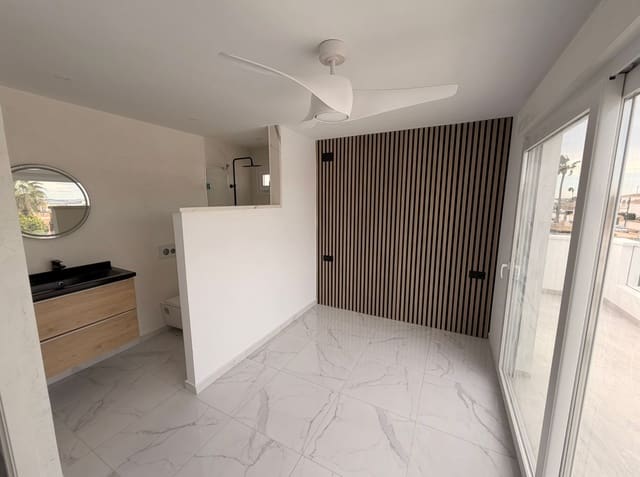 3 soverom Villa til salgs i Torrevieja med svømmebasseng - € 499 000 (Ref: 9608324)