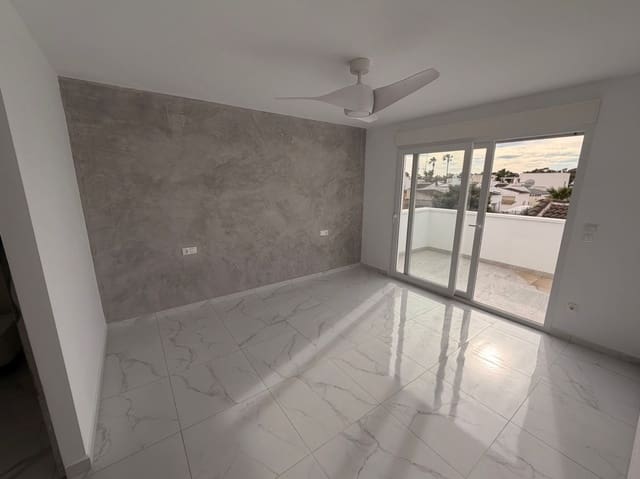 3 soverom Villa til salgs i Torrevieja med svømmebasseng - € 499 000 (Ref: 9608324)