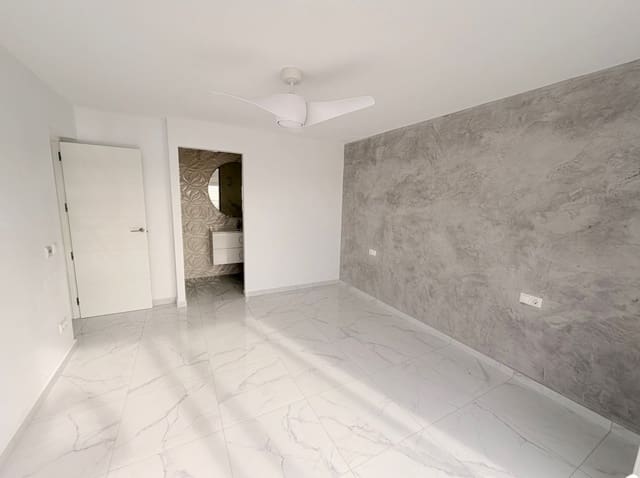 3 soverom Villa til salgs i Torrevieja med svømmebasseng - € 499 000 (Ref: 9608324)