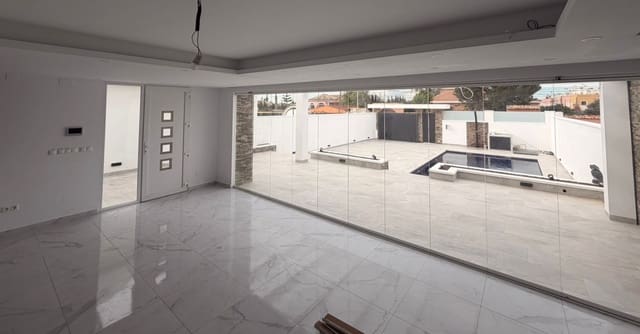 3 soverom Villa til salgs i Torrevieja med svømmebasseng - € 499 000 (Ref: 9608324)