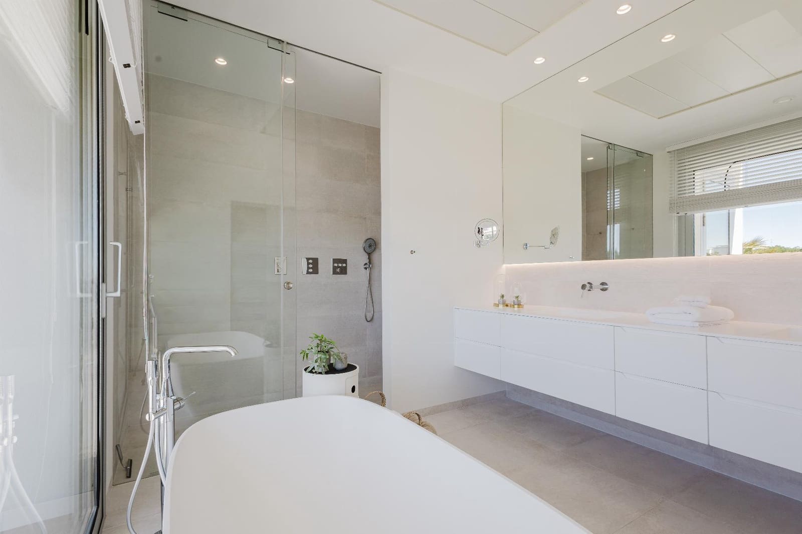 5 bedroom Villa for sale in Orihuela Costa with pool garage - € 2,700,000 (Ref: 9612015)